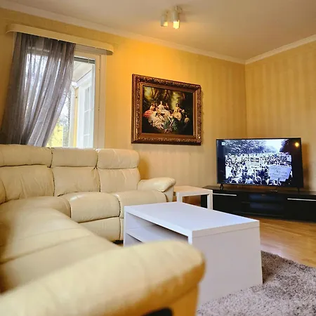 Huoneisto Room's House 9 200m2 *