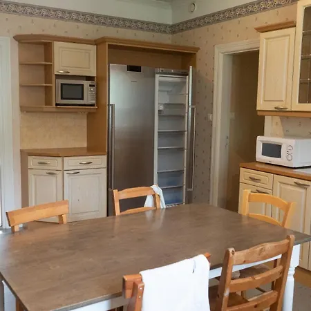 Room's House 9 200m2 Huoneisto *